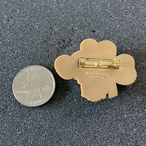 St. Patrick's Days Green Clover Little Mouse Plastic Pin Pinback #40732 - Picture 2 of 2