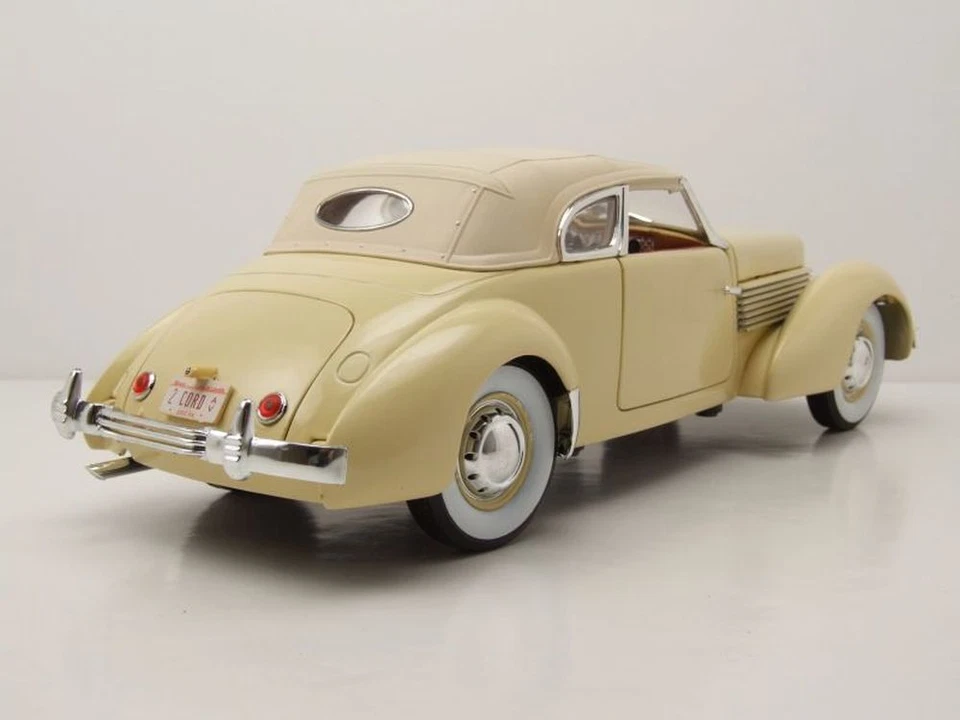 Cord 810 1936 gelb Modellauto 1:18 Signature Models - Bild 2 von 4