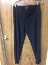 Pantalones acampanados Focus 2000 Petite para mujer negros bolsillos elásticos frente plano 6P