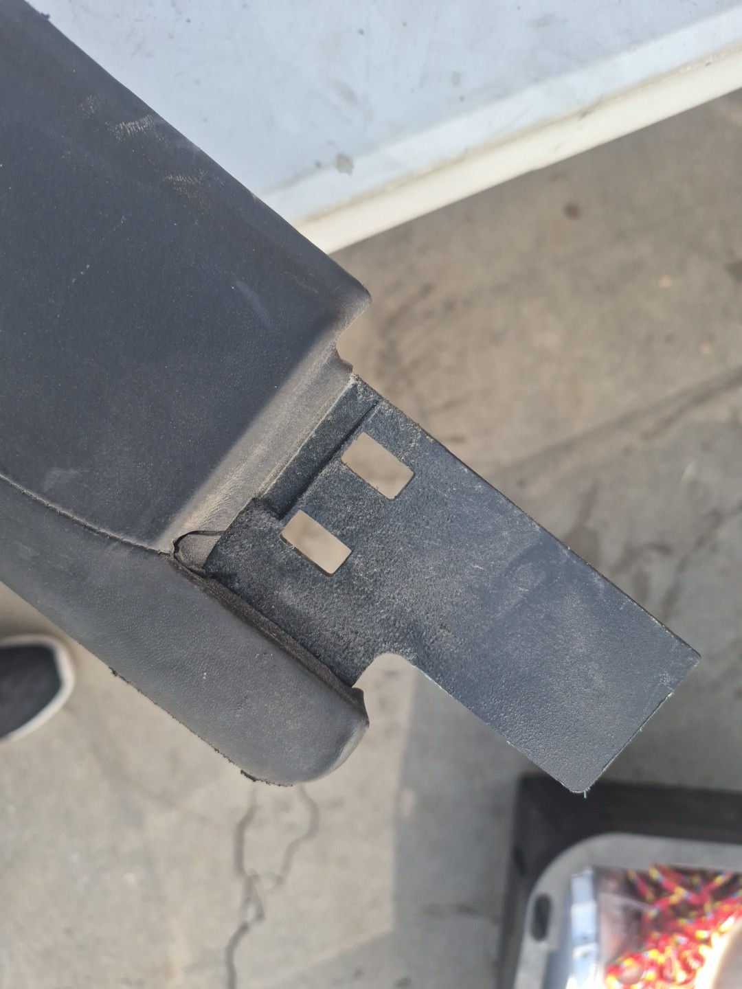 20-24 Bentley Flying Spur LEFT B Pillar Trim  3SE867297A **READ**