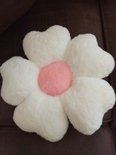 Joli petit Coussin pour chambre de jeune demoiselle (Neuf)