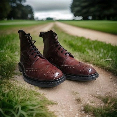 Tricker's Stow, Burgundy, Brogue Double Leather Sole Boots, Gr. 10 UK