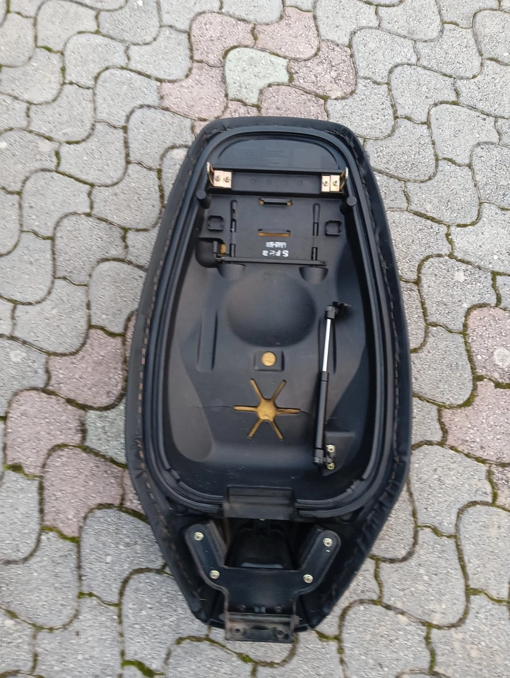 SELLA SEDILE KYMCO XCITING 300 R ULTIMO PEZZO - Immagine 2 di 2