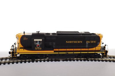 Walthers HO 920-49423 - Proto - EMD GP7 Diesel Locomotive ''Northern Pacific''