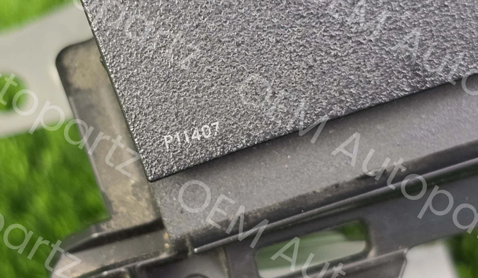 Lexus IS200T IS300 IS350 2017-2019 Gracenote HD radio XM radio unit 86140-53470 - Image 3 of 4