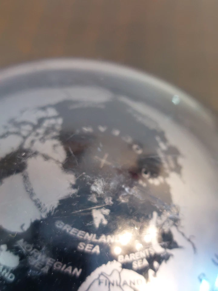 Broken MOVA Globe Earth 4.5 astilla y negro metálico sin caja tiene grietas Foto 3 de 4