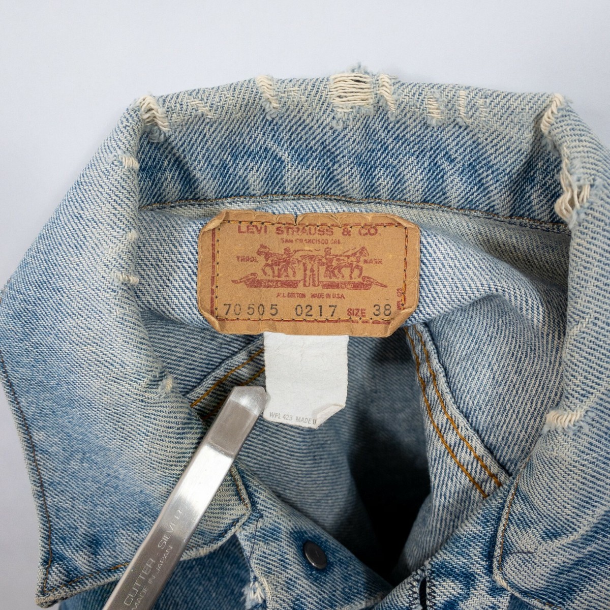 Levi's Vintage 70505 0217 Denim Trucker Jacket Size 38 w/ Harley