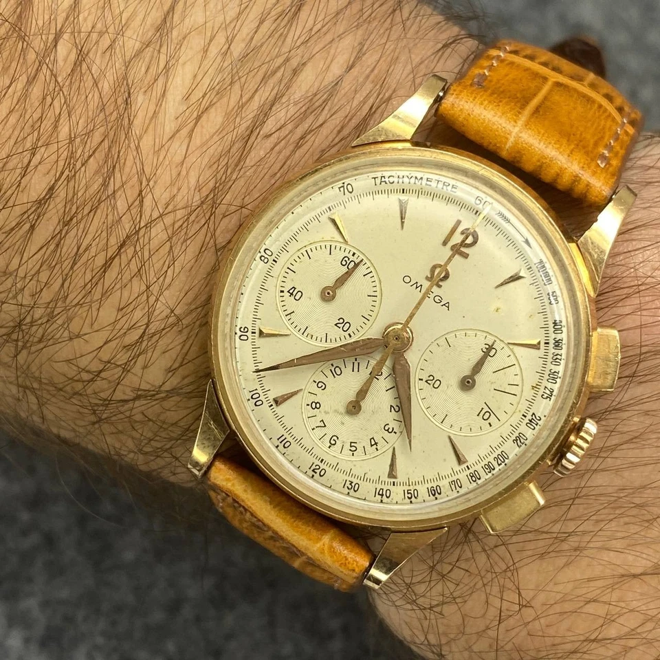 ELEGANT OMEGA CHRONOGRAPH MANUAL WIND CAL 321 REF 2277 18K GOLD WATCH FROM 1948 - Image 4 of 4