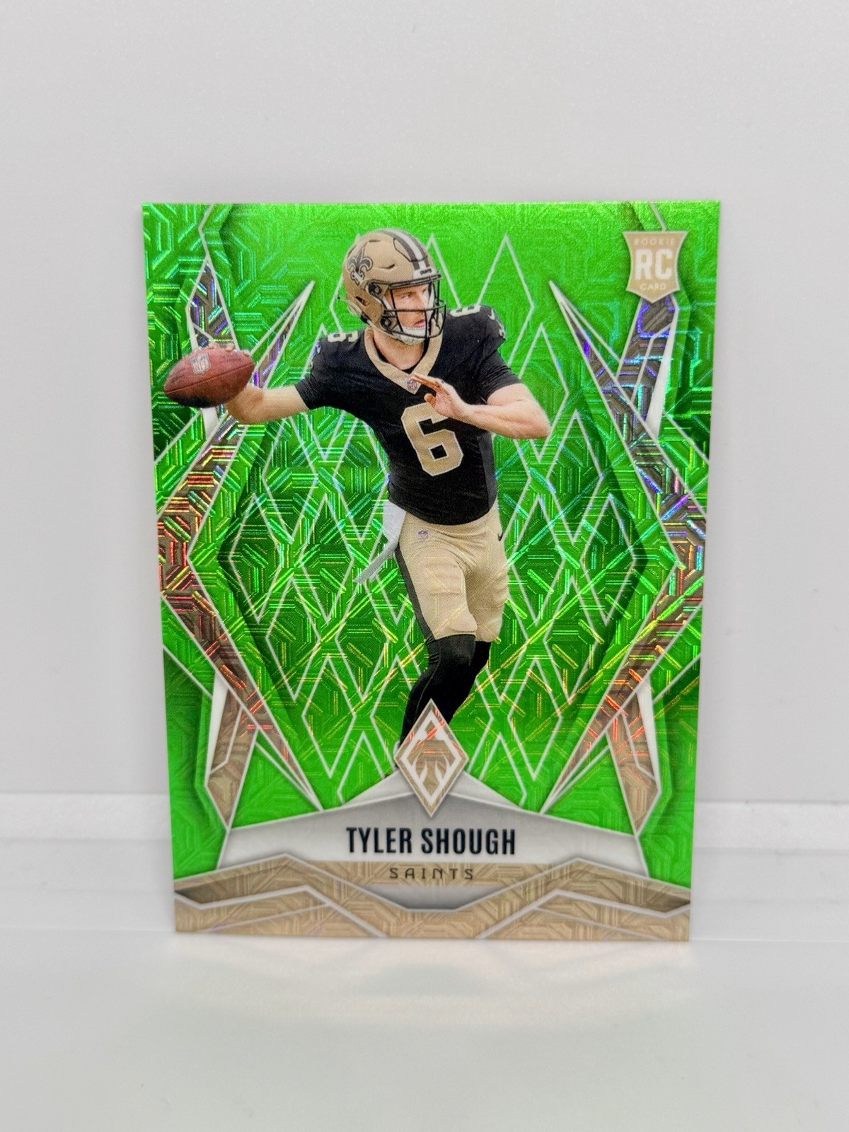 TYLER SHOUGH Rookie 2025 Phoenix Neon Green Mojo Prizm /75 Saints RC #169