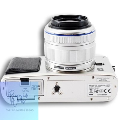 olympus e-p1 シルバー　おまけ付き Olympus PEN E-P1 Mirrorless Camera Kit Silver Used SD Card