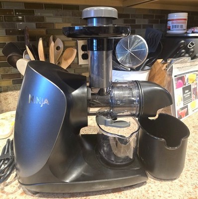 Ninja Cold Press Juicer Pro JC101 Stainless/Black- complete set w/3 pulp filters