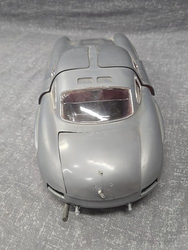Revell 1955 Mercedes Gullwing 300 SL Model Kit 7475 (scala 1/12) così com'è - Foto 9 di 12