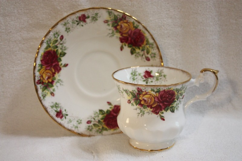 Vintage Queen's FBC Red & Yellow Rose Teacup & Saucer