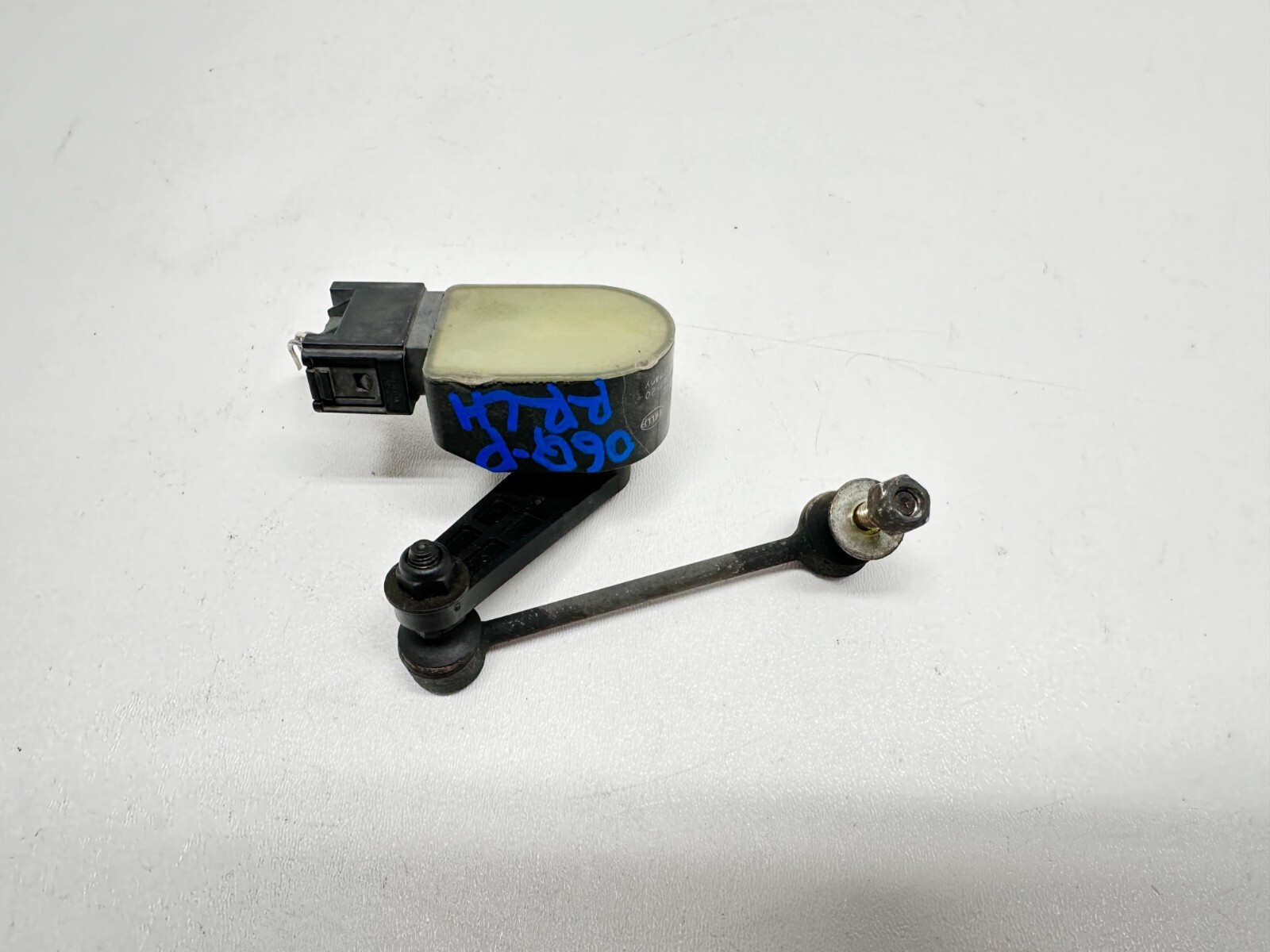 H40443 2003-12 Maserati Quattroporte M139 Rear Suspension Height Leveling Sensor