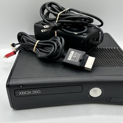 Microsoft Xbox360 XBOX 360 250GB バリューパッ… Microsoft Xbox 360 S Model:1439 – 250GB HDD Glossy Black