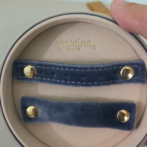 Embroidered Round Jewelry Travel Case Blue Velvet new - Picture 3 of 4