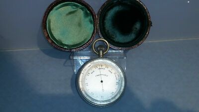 Antikes Handtaschenbarometer im bestückten Lederetui