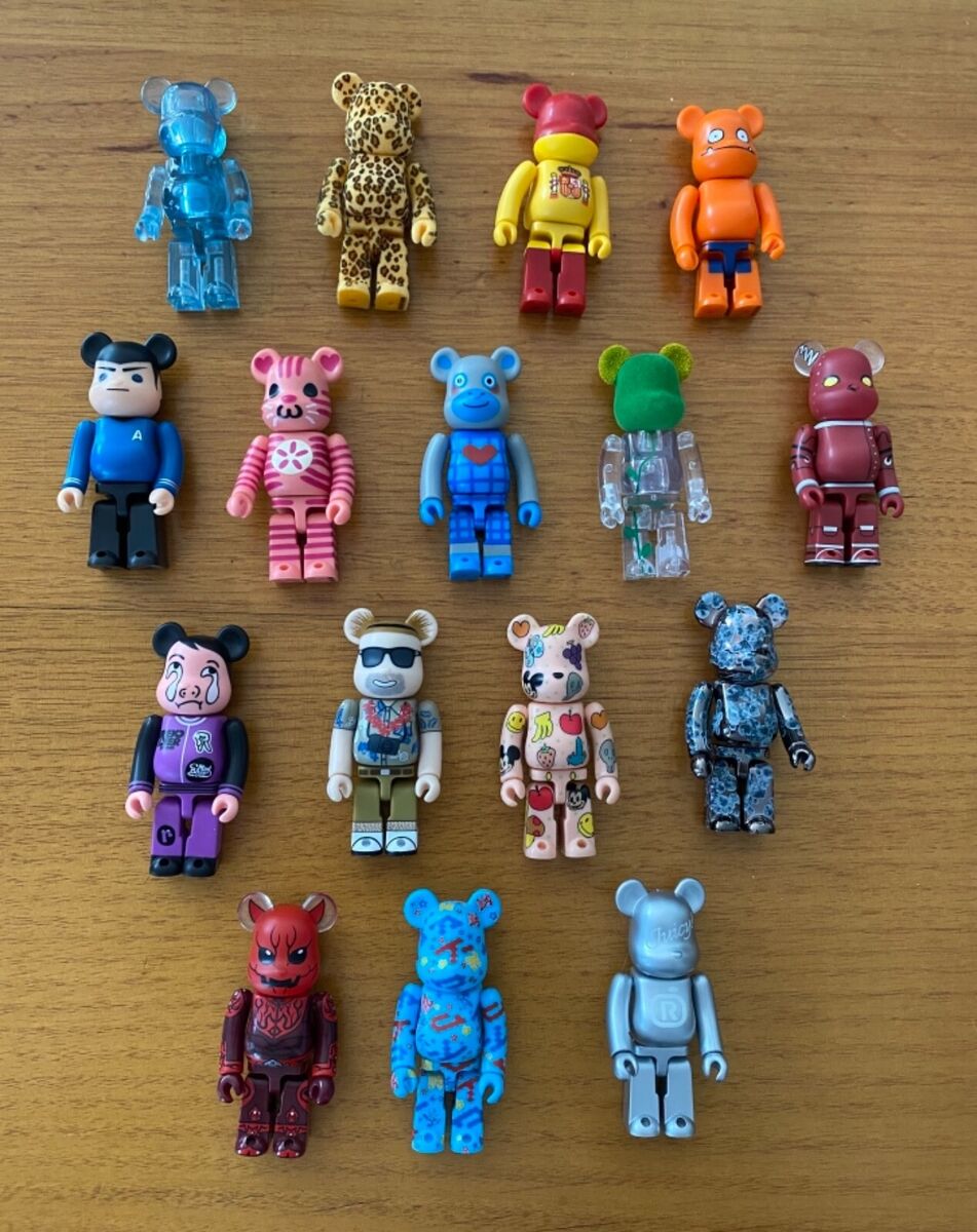 Medicom Bearbrick 100% Series 19 - 16 Figures including 7 Medicom Bearbrick 100% Series 19 - 16 Figures including 7