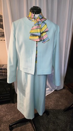 Vintage Vilano by Gerardo Livornese 1960s Mint Green Skirt Suit