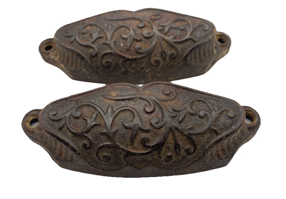 Antiguo juego de 2 herrajes de manijas tiradores de puerta de gabinete cajón de hierro fundido de lujo Foto 3 de 4