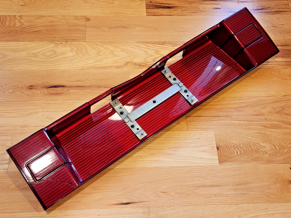 90-92 Volvo 740 REAR REFLECTOR DECOR PANEL LICENSE PLATE REFLEXRAMP DEKORRAMP - Image 2 of 4