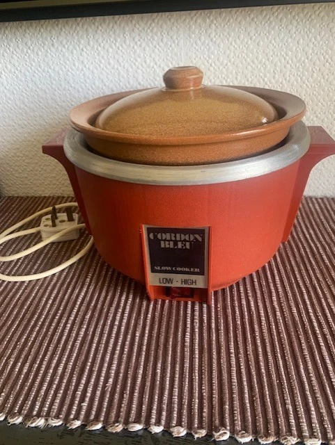 VINTAGE CORDON BLEU SLOW COOKER - TERRACOTTA COLOUR - MODEL 525 - PERFECT