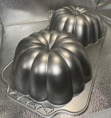 Williams Sonoma Nordic Ware Great Pumpkin Pan 3D Cake Mold 10-Cup Fall Bundt - Picture 5 of 11