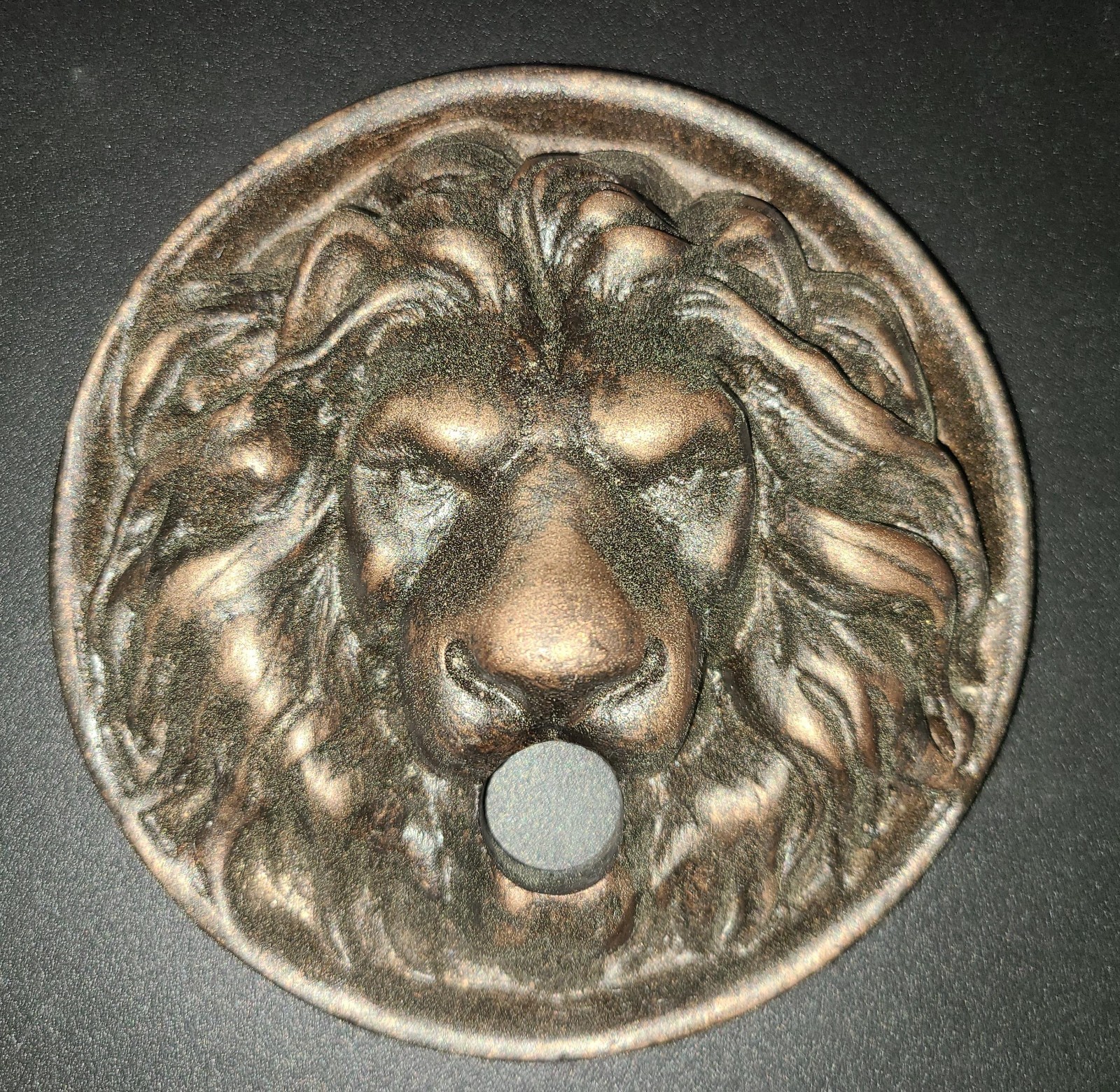 Caño de Agua Piedra Cabeza de León 6" Diámetro para Piscinas y Cascadas Color Bronce