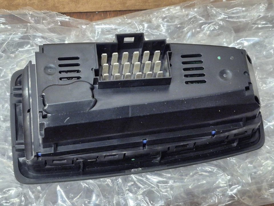 24201767 Interruptor de control de ventana y espejo LH (DRIVER) VOLVO OEM genuino Foto 3 de 4