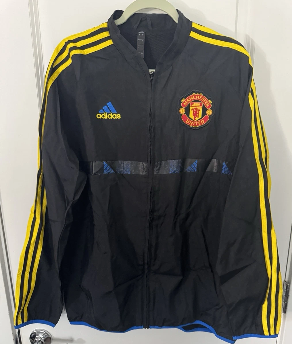 Черные куртки фанатов международного клуба Manchester United