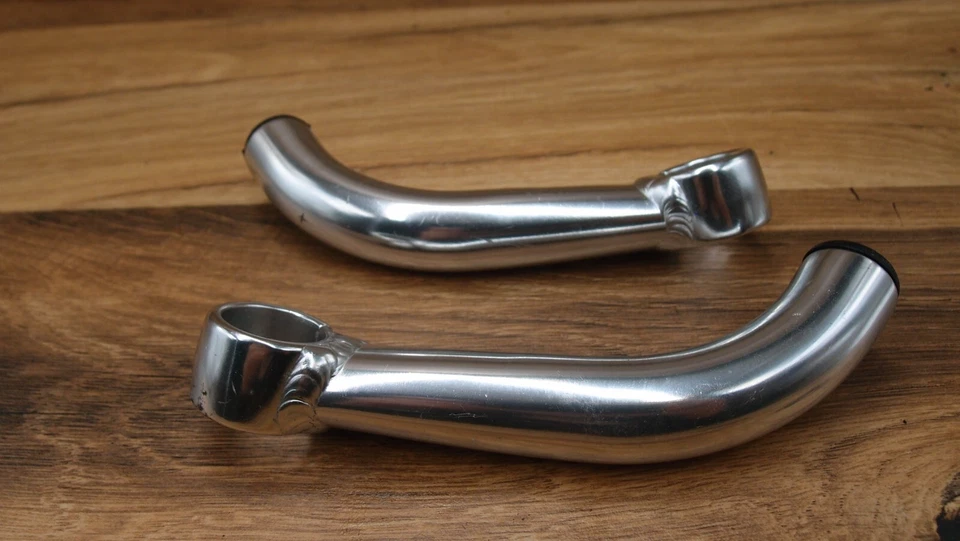 Extremos de barra de aleación de aluminio años 90 Concept para MTB 22,2 mm con enchufes Concept Foto 2 de 4