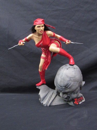 Sideshow 1/4 Scale Elektra Marvel Premium Format Statue MIB VZ501 - Picture 2 of 10