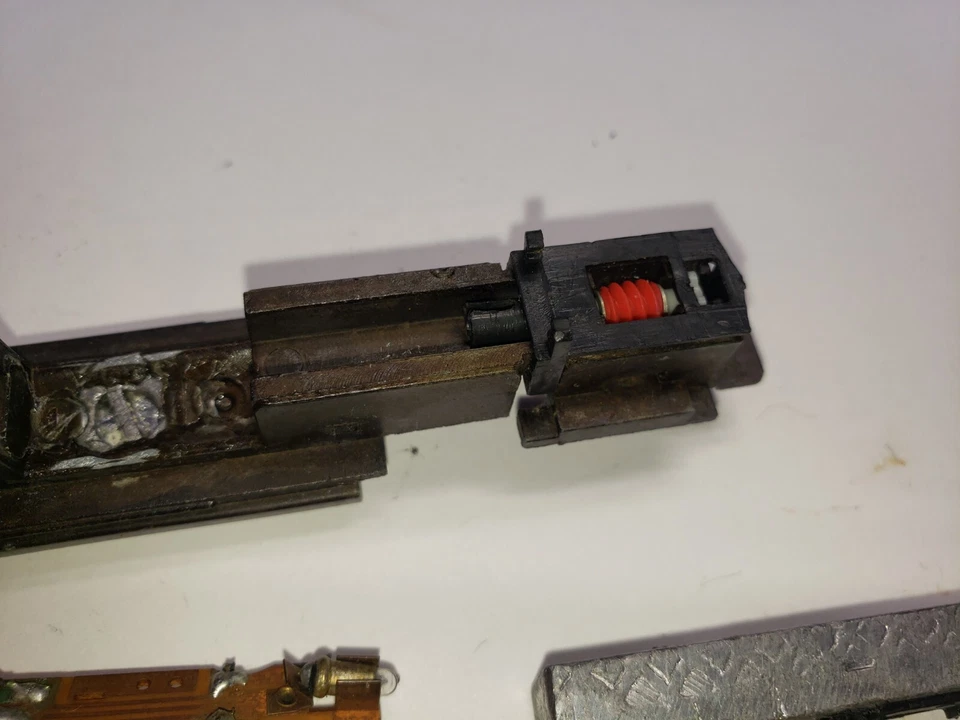 CHASIS METÁLICO CON ENGRANAJE ATLAS CONCOR Y PIEZAS ESCALA N DE LOCOMOTORA AUSTRIA Foto 4 de 4