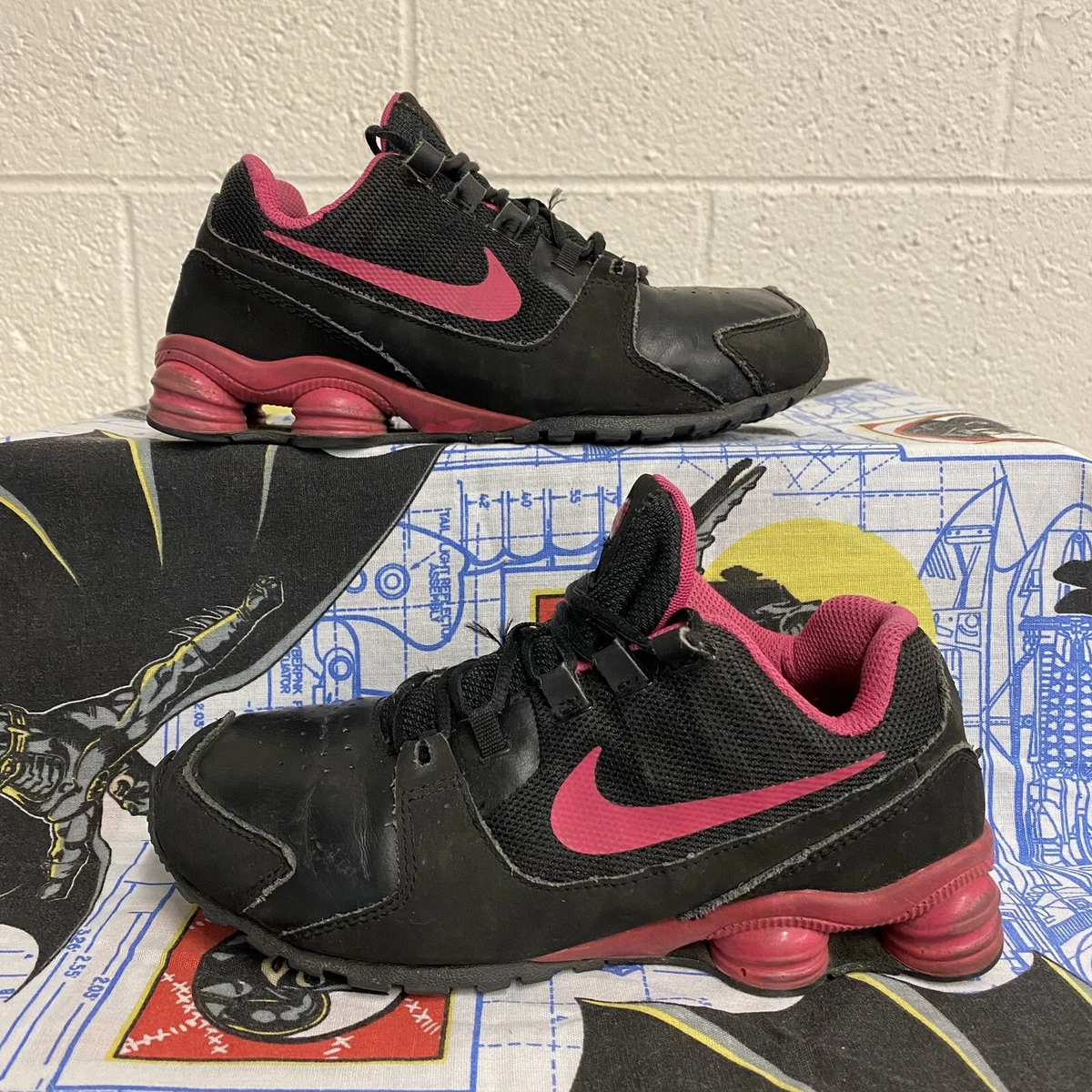 Pink black best sale nike shox