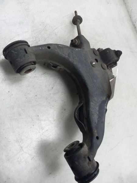 04-07 TOYOTA SEQUOIA 4.7L 4X4 EN EL LADO DEL PASAJERO BRAZO DE CONTROL INFERIOR DELANTERO  Foto 2 de 4