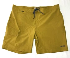 Duluth Trading Co. Shorts Men’s Yellow Bull Moose Flex Quick Dry Size 44