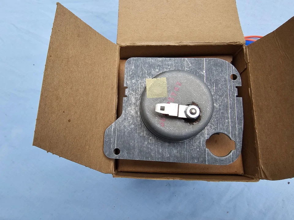 NOS 1975-1976 CHEVROLET NOVA AND CHEVY II DASH CLOCK 994769 READ AUCTION Foto 2 de 3