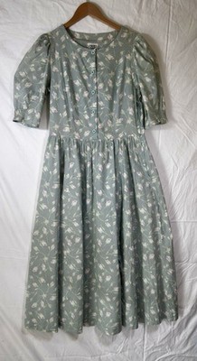 Vintage Laura Ashley Dress size 10 Puff Sleeve Smocking Green w/Rosebuds Floral