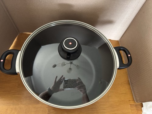 Swiss Diamond Stock Pot with Glass Lid 8.5 Quart Heavy Duty Non-Stick - Picture 4 of 11