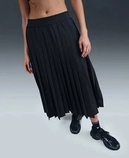 Size Large  $160 Nike 24.7 Women’s Dri Fit Pleated Skirt HQ8153-010