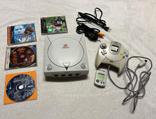 SEGA Dreamcast Console Bundle w/ Controller, VMU, AV Cable & 4 Games