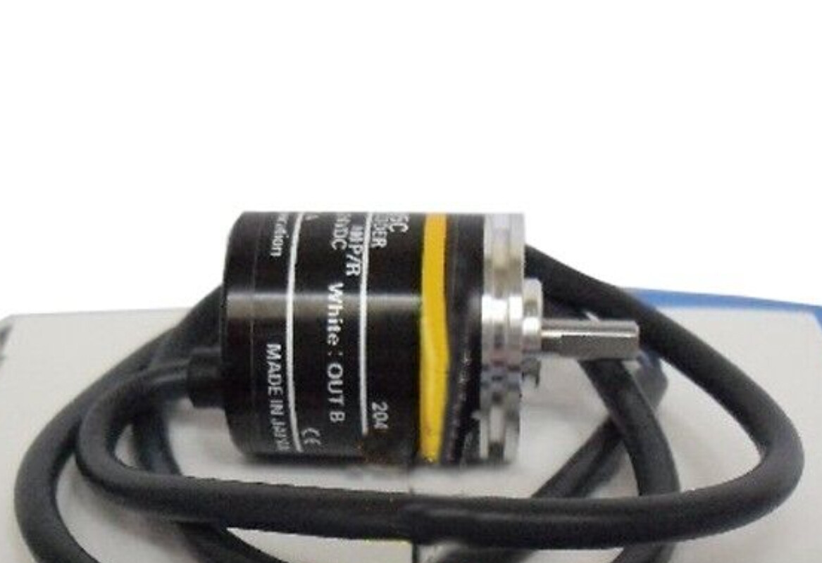 OMRON E6A2-CW5C 100P/R 12-24VDC Incremental Rotary Encoder New in Box Free Ship