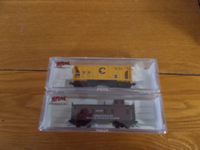 Atlas N Scale Lehigh Valley Caboose Chessie System Hopper w/box lot of 2