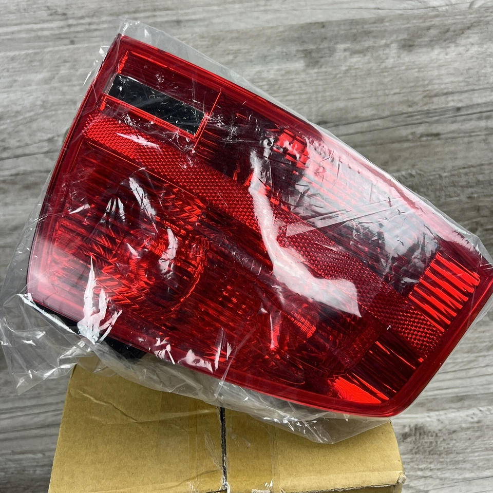 Задний фонарь в сборе обычный TYC 11-11186-90 новый в открытой коробке 05-08 Audi A4 седан - Изображение 2 из 4