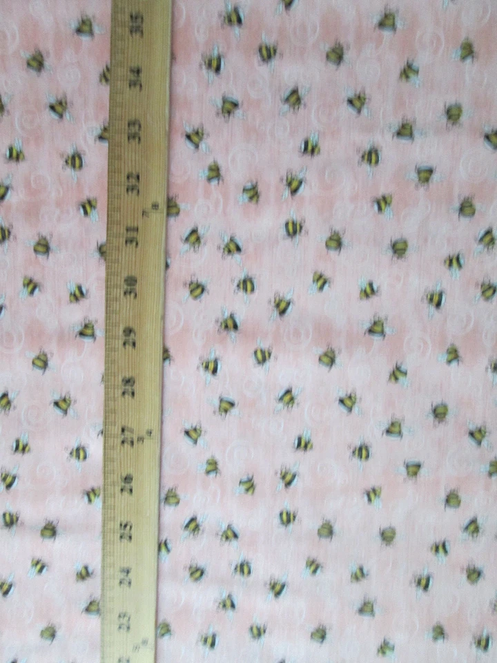 ABEJAS REALISTAS ZUMBIDO AMARILLO REMOLINOS ROSA CORAL ABEJA TELA DE ALGODÓN BTHY Foto 3 de 4