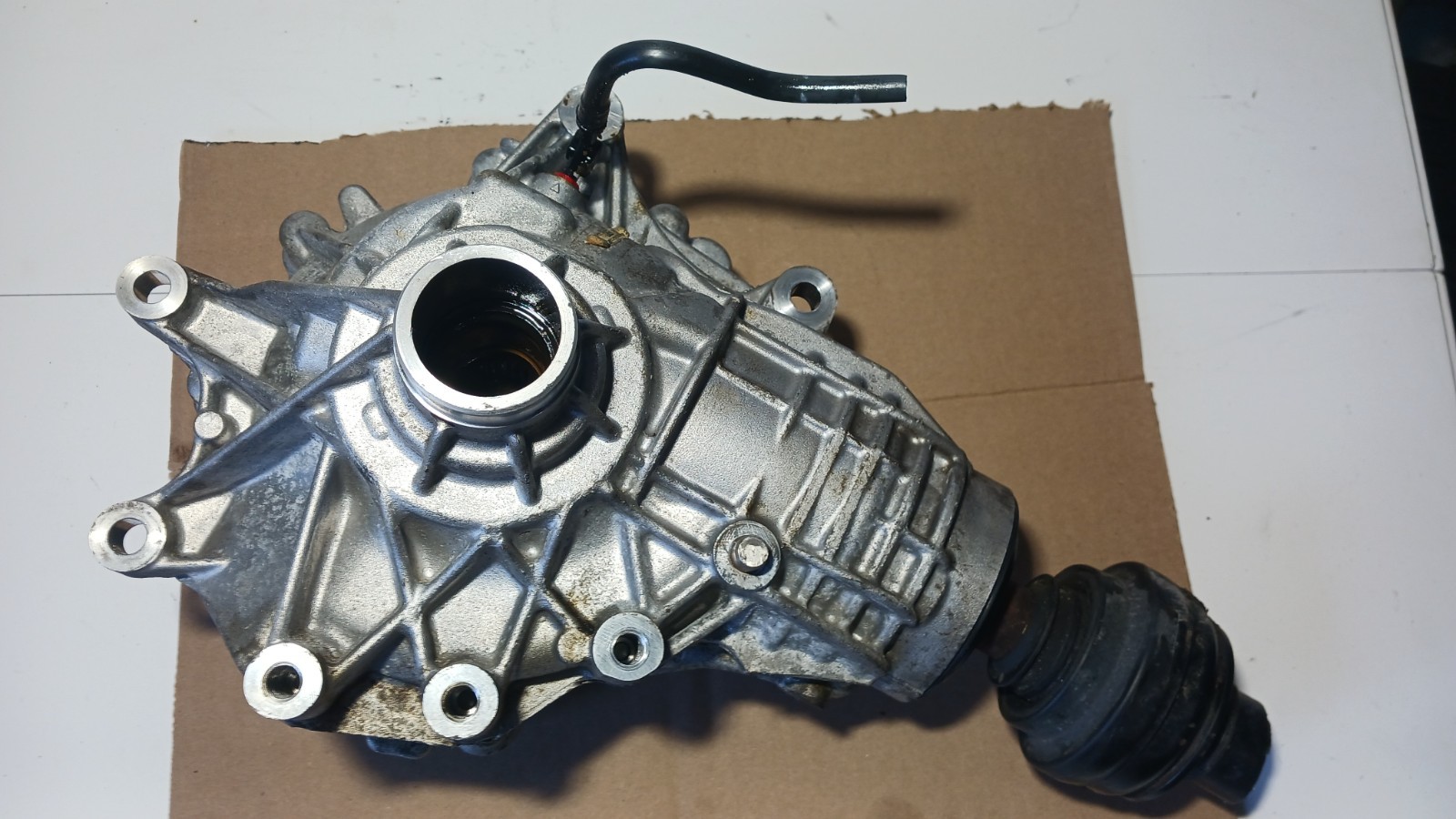 2017-20 MASERATI LEVANTE 3.0L AWD FRONT DIFFERENTIAL AXLE CARRIEROEM 06701040570