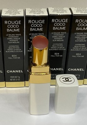 Chanel Rouge Coco Blame feuchtigkeitsspendender Lippenbalsam aufbaubarer Farbton 924 Fall For Me