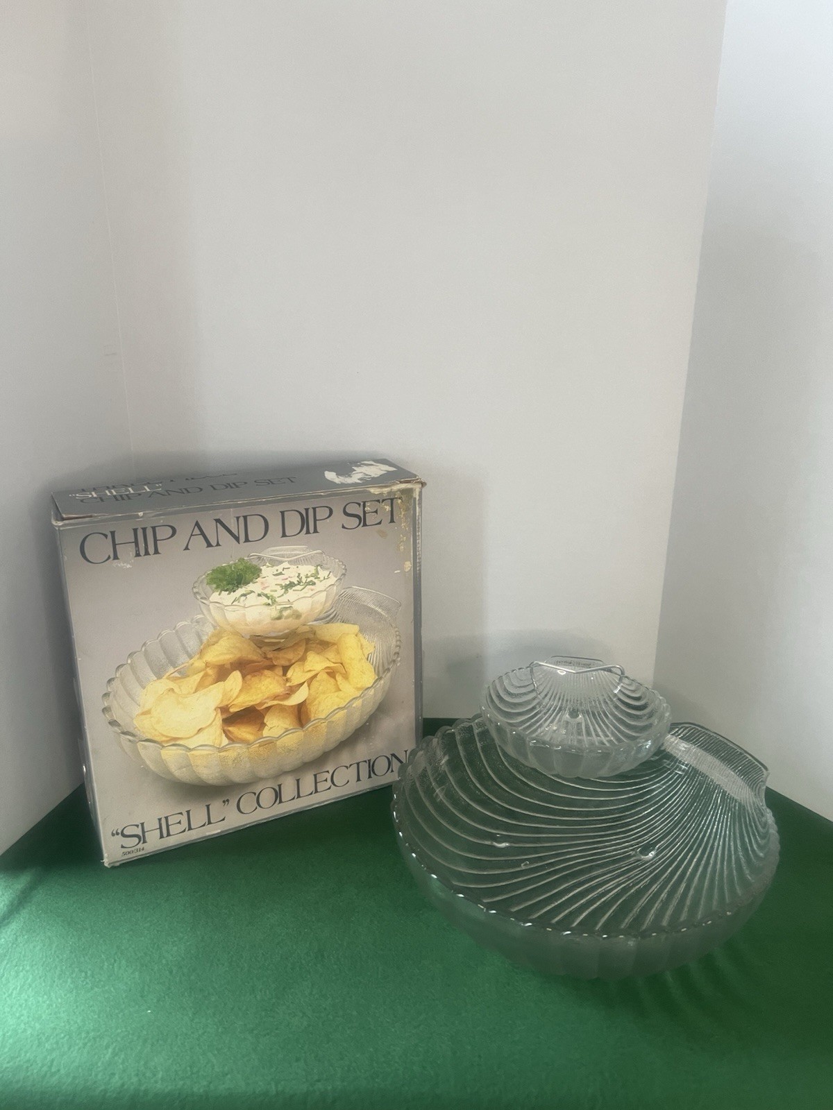 Vintage 1983 Javit Crystal Chip & Dip Shell Collection Set in Original Box