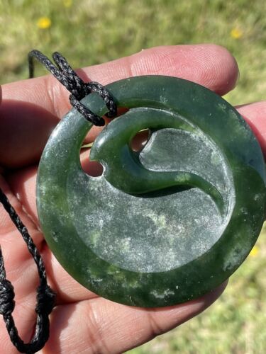 Nephrite Greenstone Pounamu Des HETHERINGTON's 'Stylised Bird DISC' JADE PENDANT - Picture 2 of 15