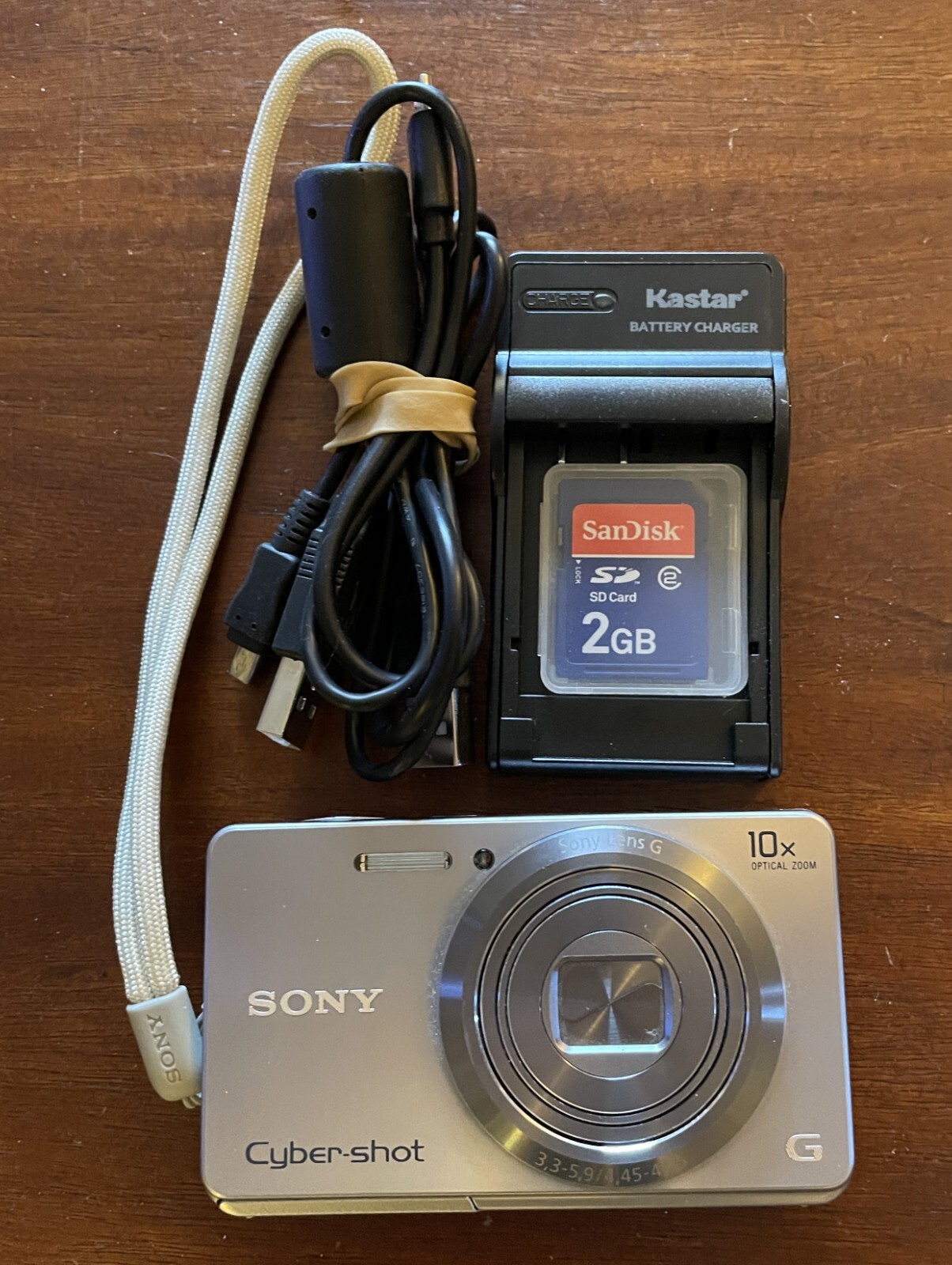 Sony Cybershot DSCW690, 16MP, 10X Zoom Digital Camera + MORE Nice